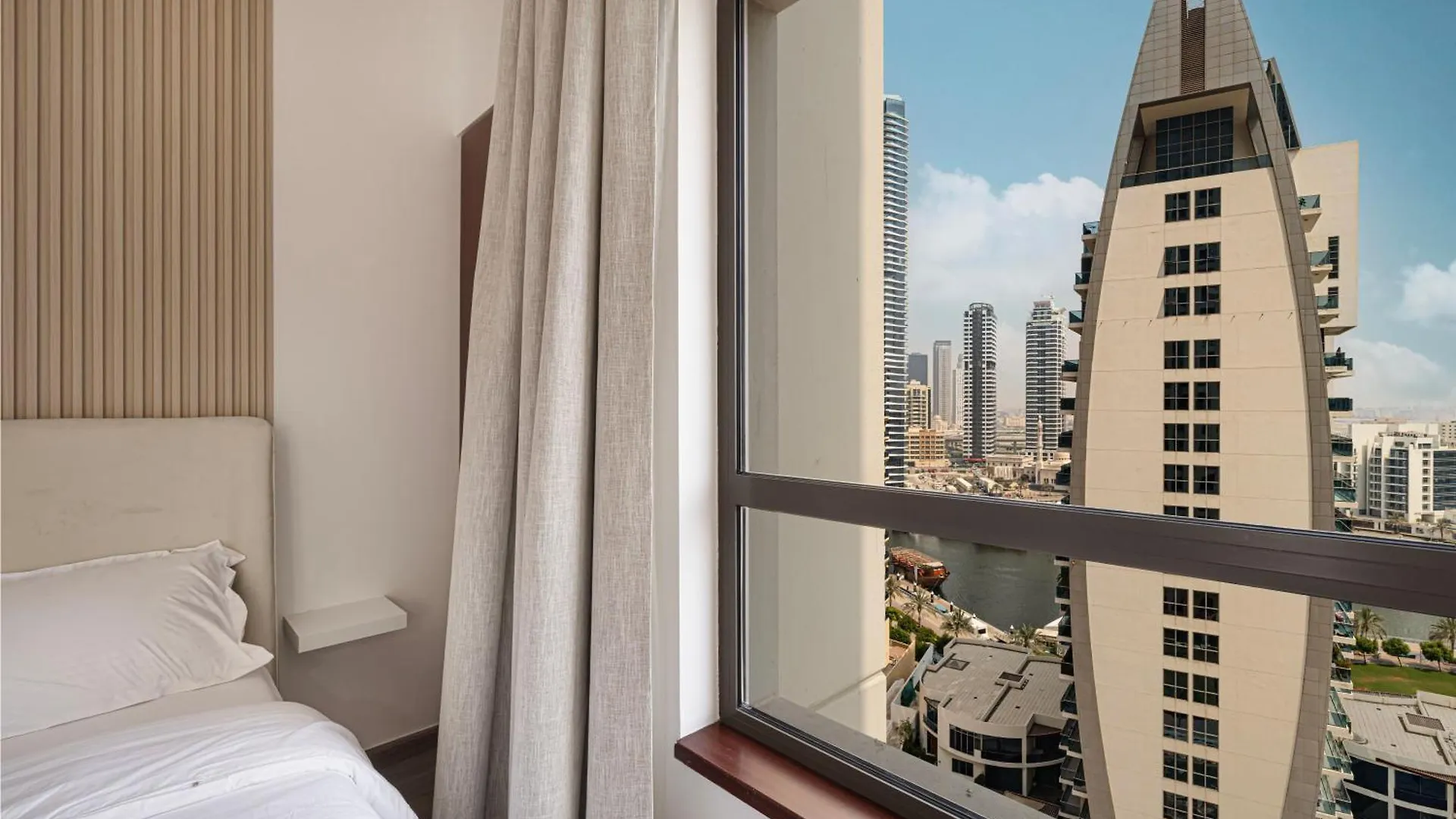 2Br Close To The Beach - Projector Nights Dubai
