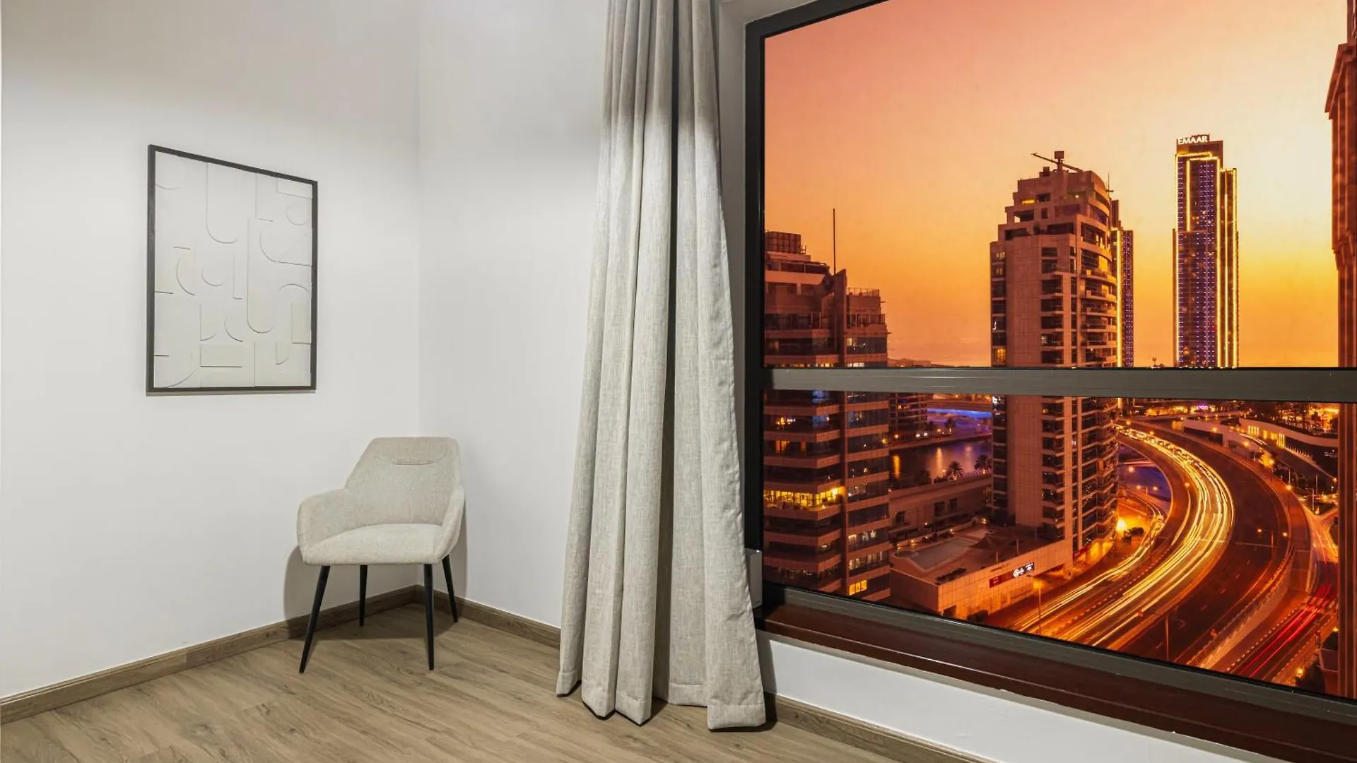 דובאי 2Br Close To The Beach - Projector Nights